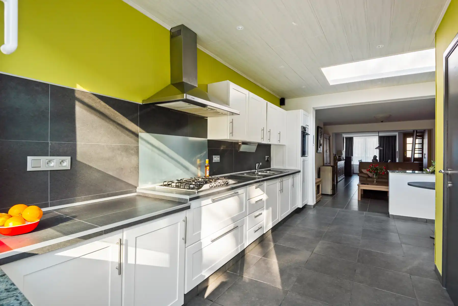 Instapklaar rijhuis met 2 slpk, terras en potentieel in Rumst foto 3