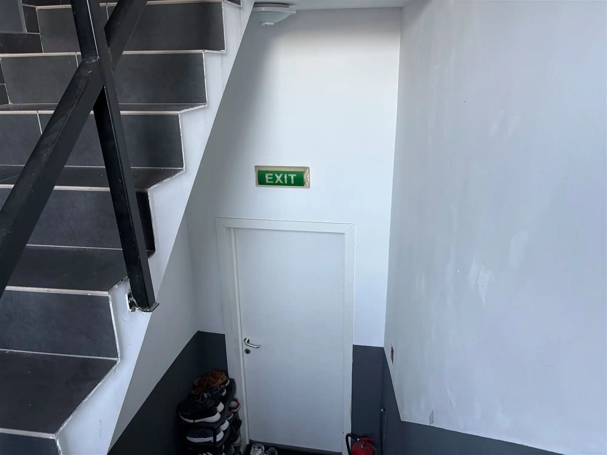 Rendabele opbrengsteigendom met 3 appartementen en handel. foto 12