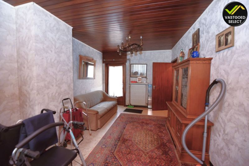 Te koop: Te renoveren kangeroewonen met 4 slaapkamers, badkamer en garage in het centrum van Maldegem – 376 m² perceel foto 4