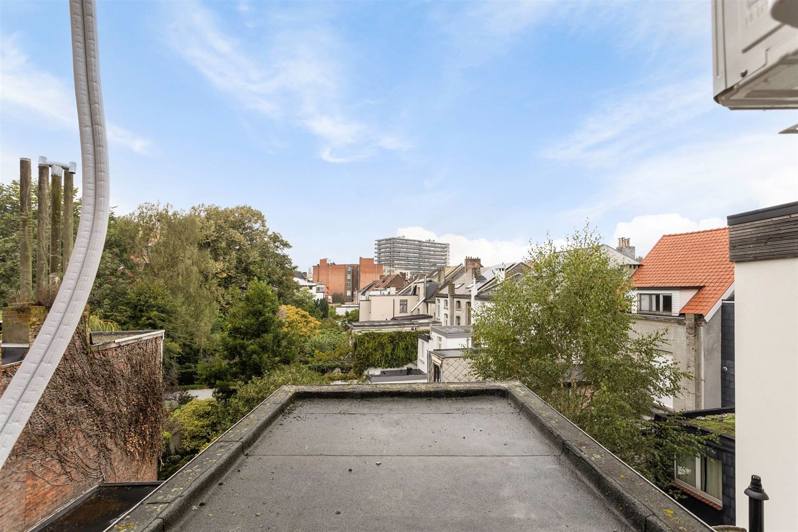 Gerenoveerde studio op derde verdieping centrum Antwerpen foto 9