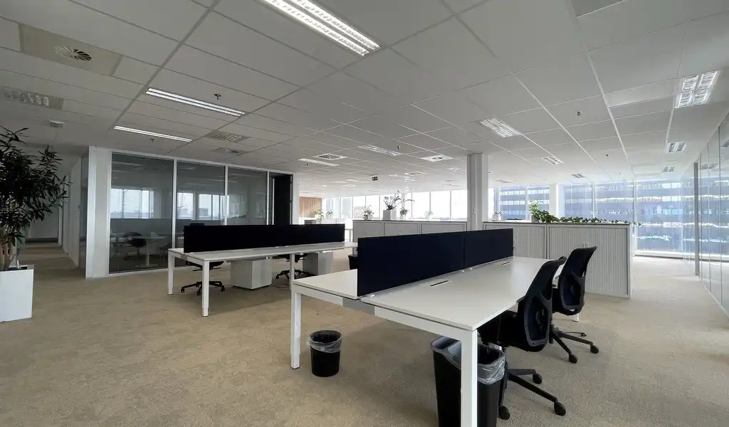 Vernieuwde kantoren te huur in Ahlers Building te Antwerpen foto 6