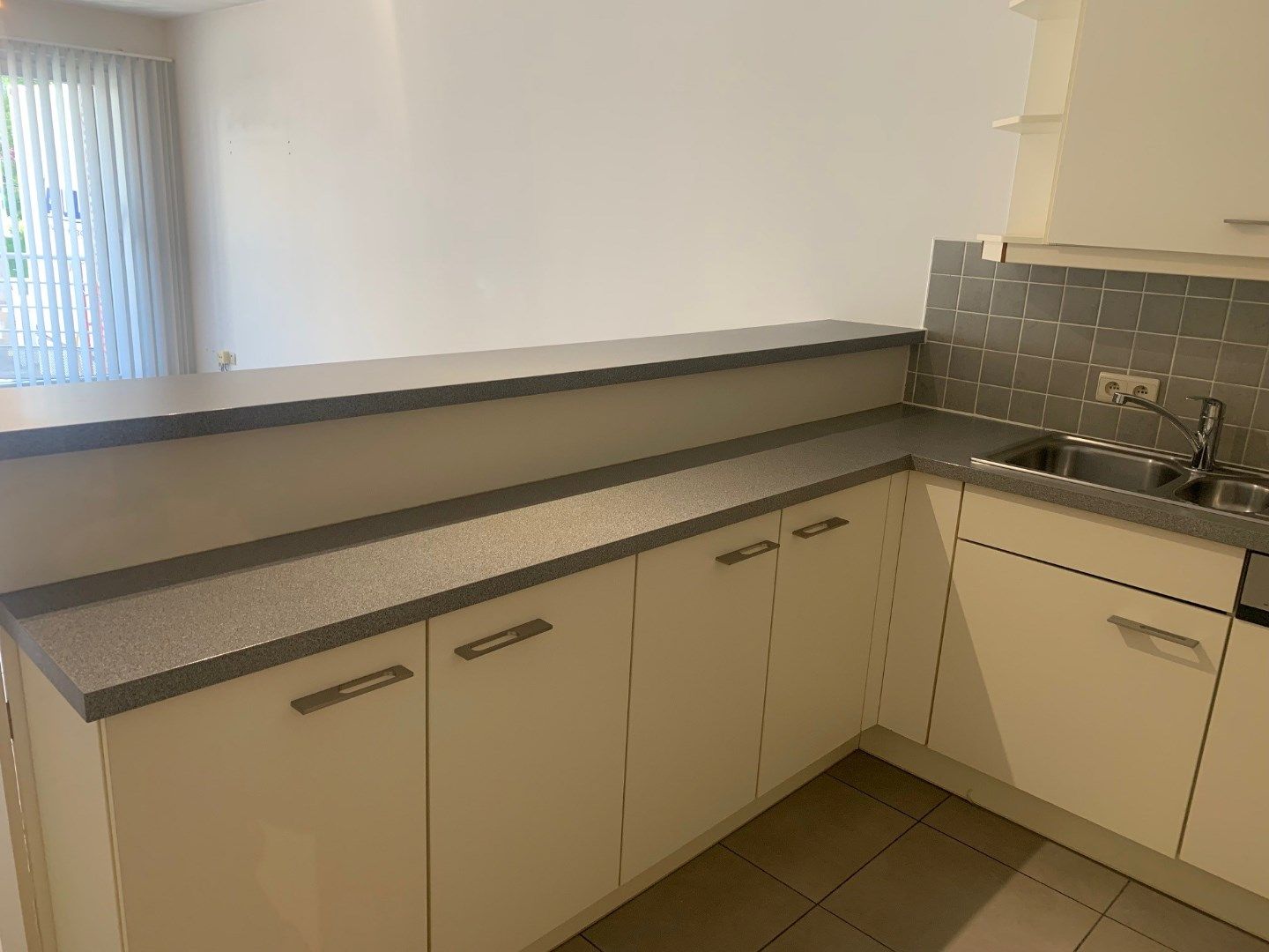 Ongemeubeld appartement met 3 slaapkamers  foto 12