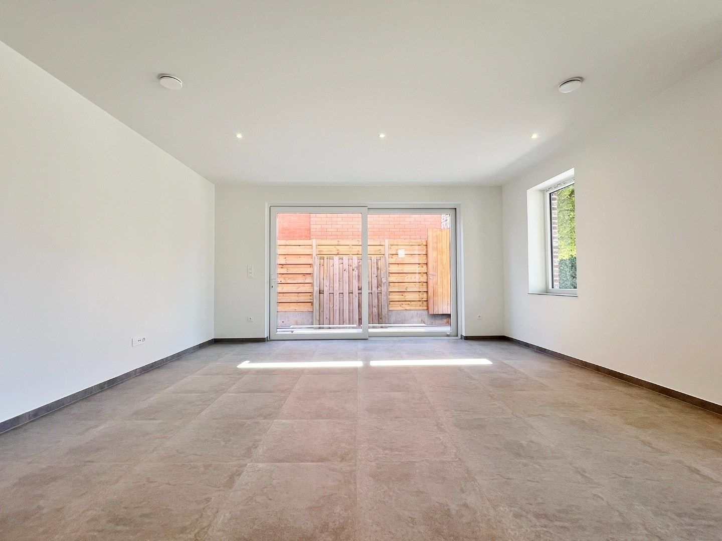 Volledig vernieuwde woning met gezellige koer en uitweg  foto 3
