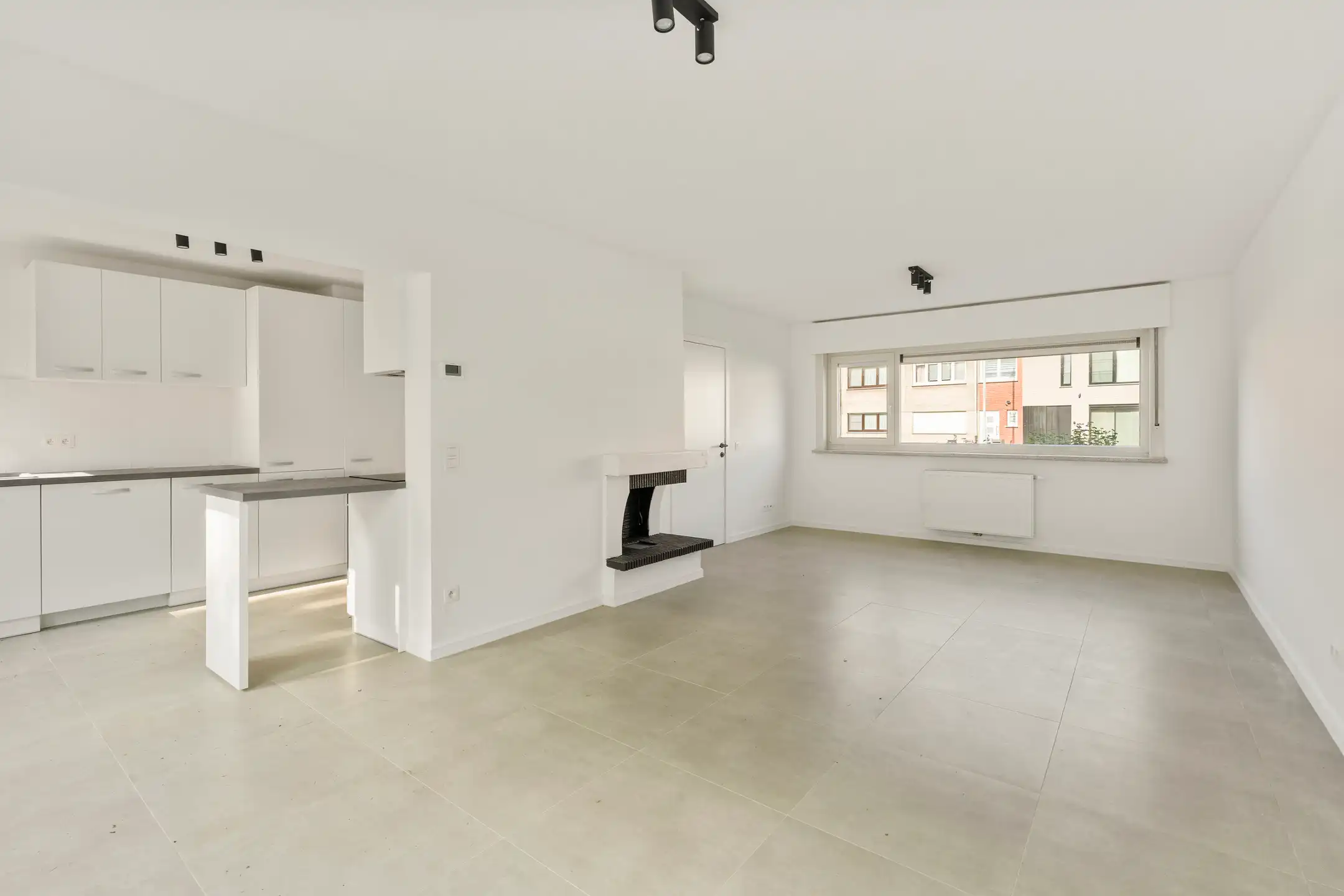 Volledig GERENOVEERDE woning met ZONNIGE TUIN en 3 SLK foto 3