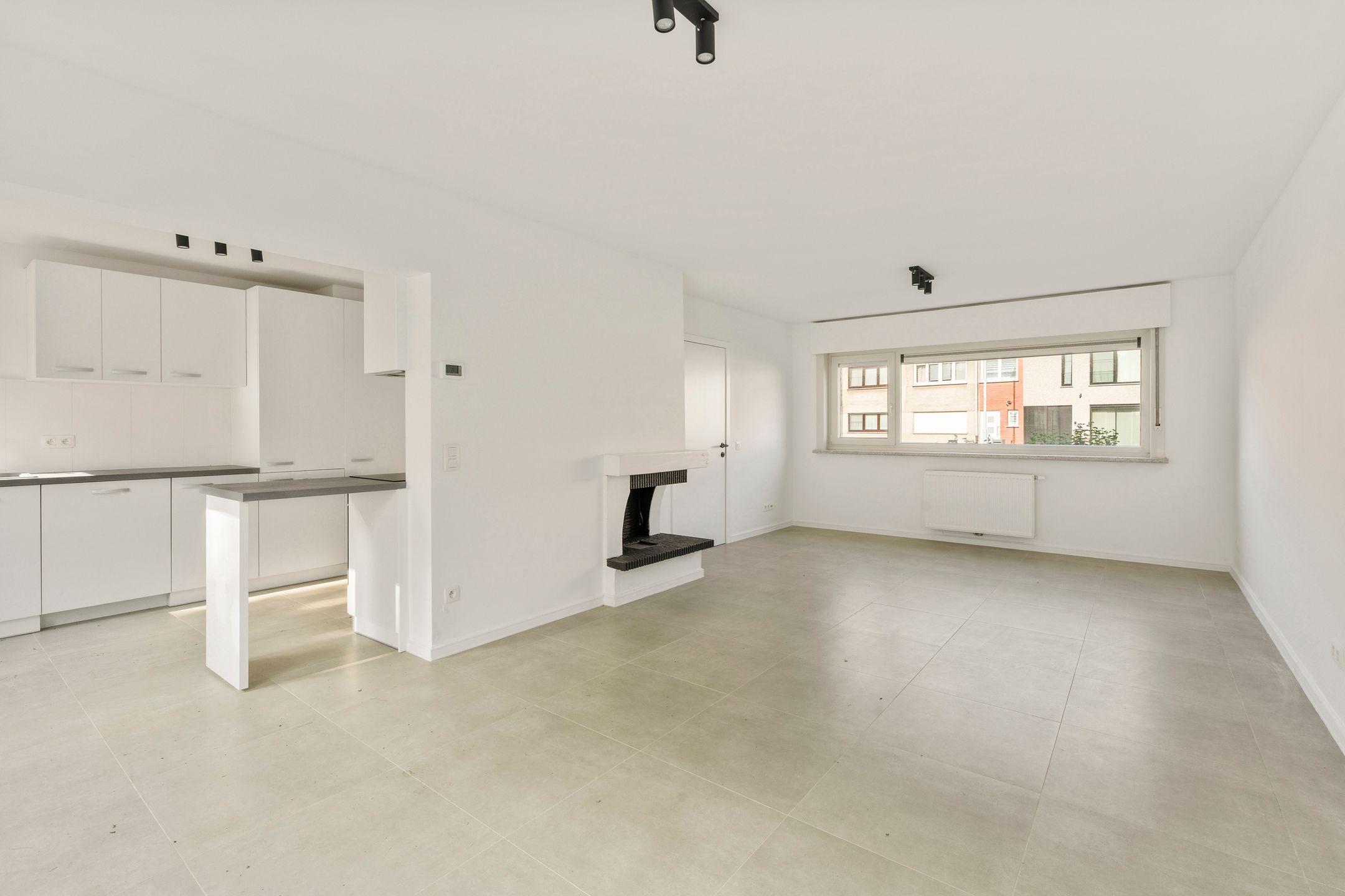 Volledig GERENOVEERDE woning met ZONNIGE TUIN en 3 SLK foto 3