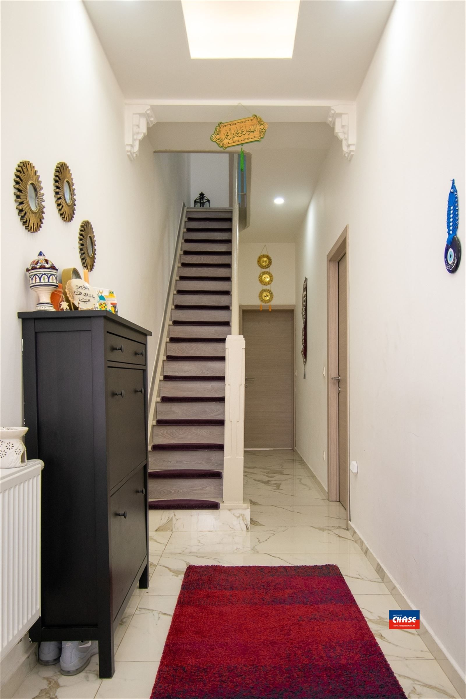 Knap gerenoveerde gezinswoning met 3 slaapkamers en tuin foto 2