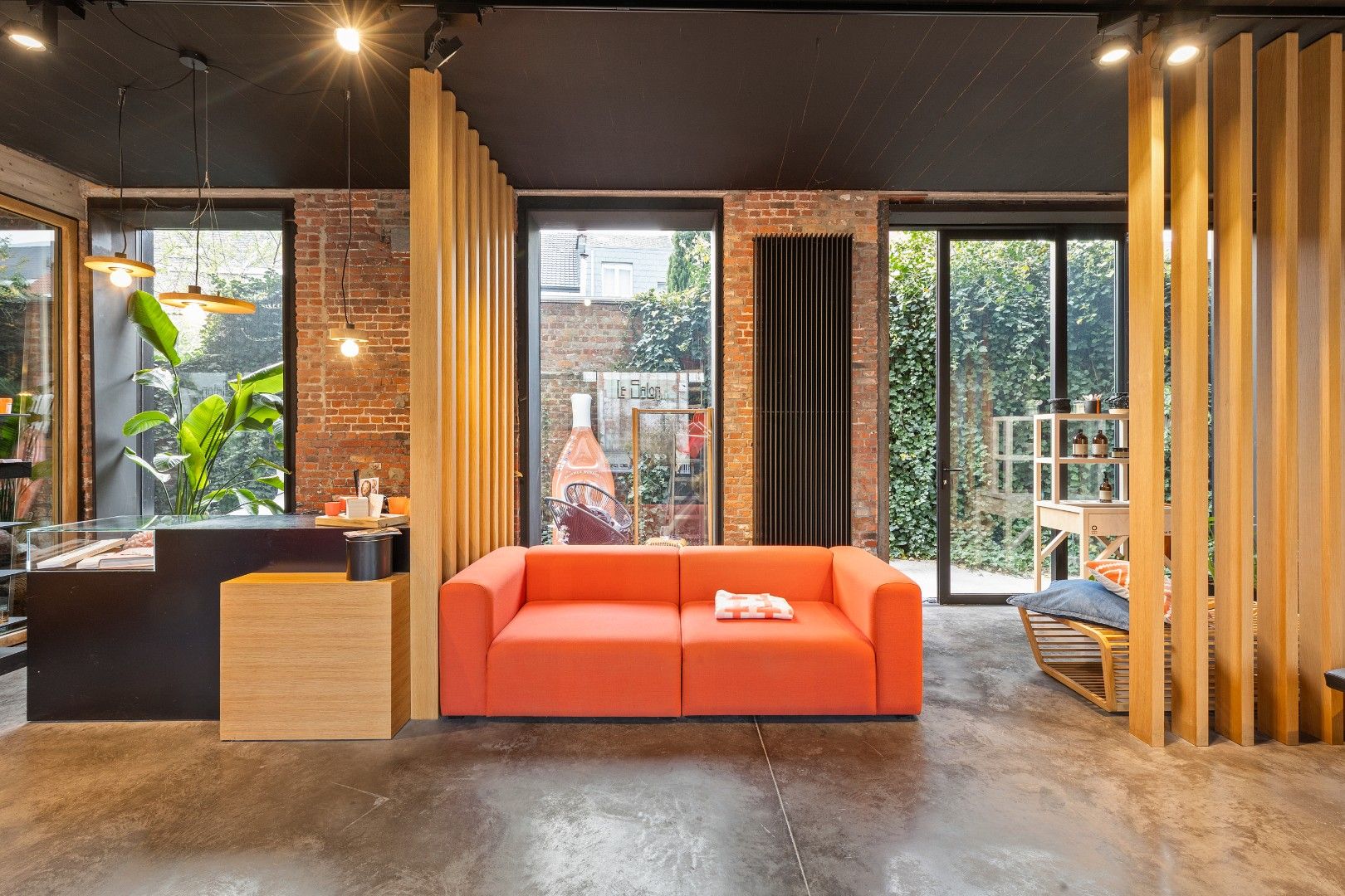 HIGH-END HANDELSRUIMTE OF KANTOOR MET GARAGE foto 15