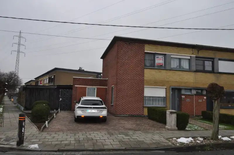 Mooi afgewerkte hoekwoning met 4 slaapkamers en uitgerust met zonnepanelen. foto 22