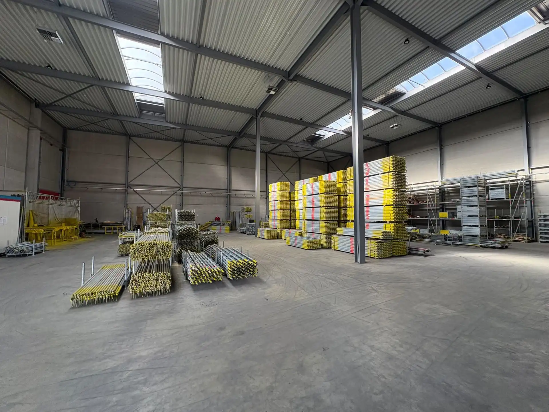 Magazijn van ca. 1.330 m² met laadkade in Evergem foto 4