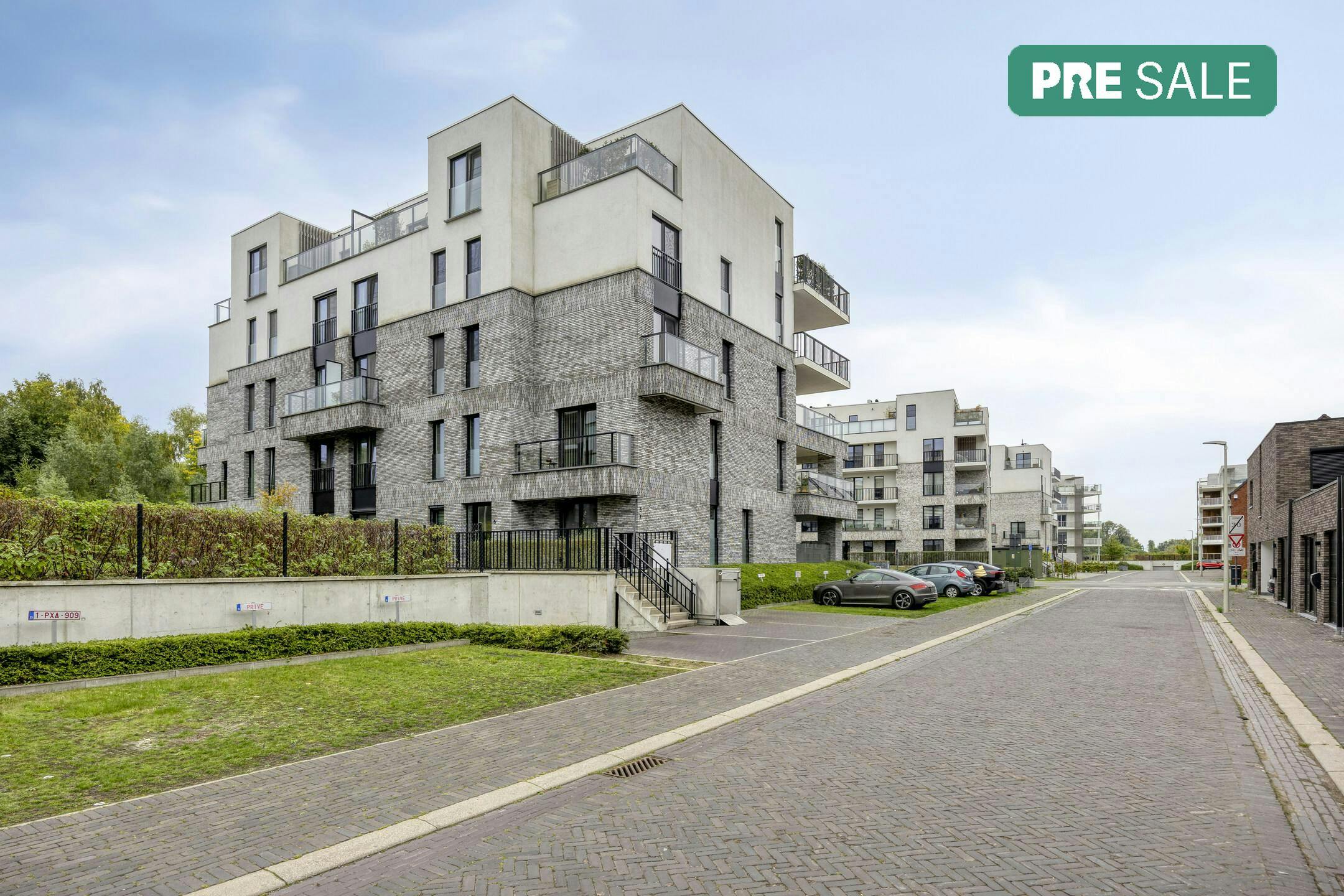 Energiezuinig appartement met terras in Boom foto {{pictureIndex}}