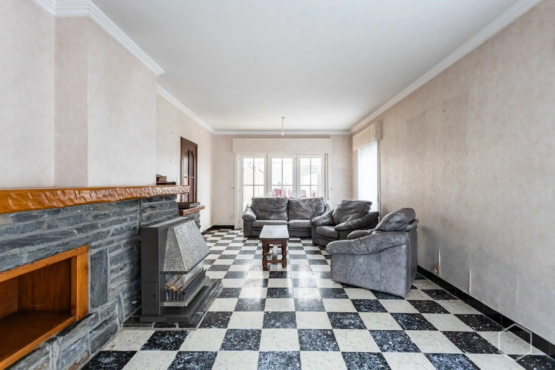 Te renoveren open bebouwing op 12a 59ca met garage van 290m² foto 4