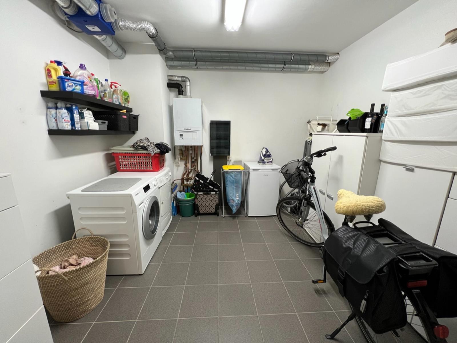 GLV app met 3slpk, tuin en parking foto 19