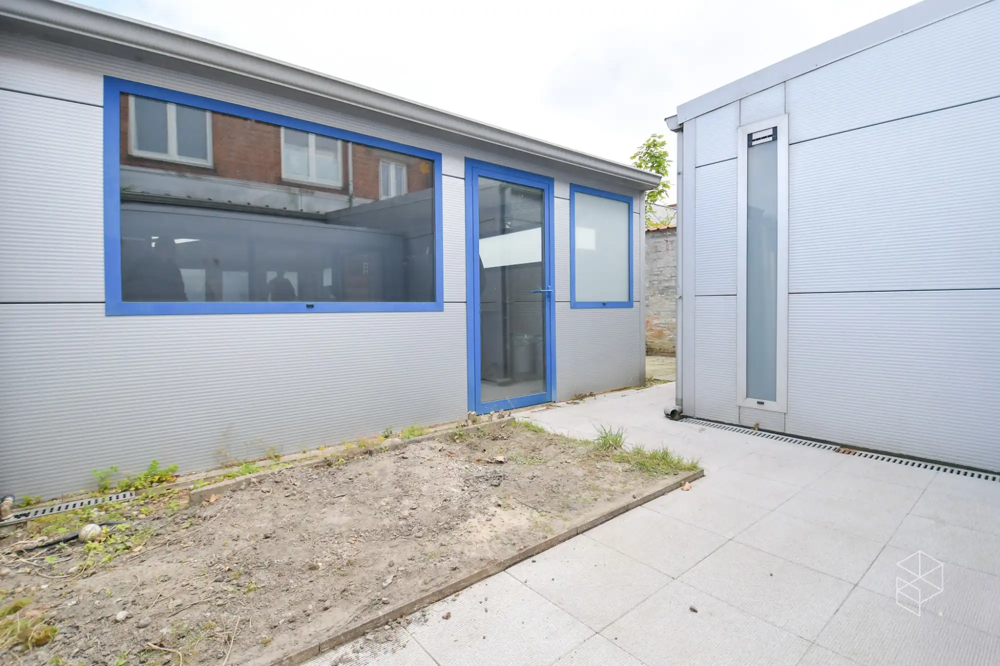 Ruime loods met kantoor ruimte (249m²) te Maldegem foto 2