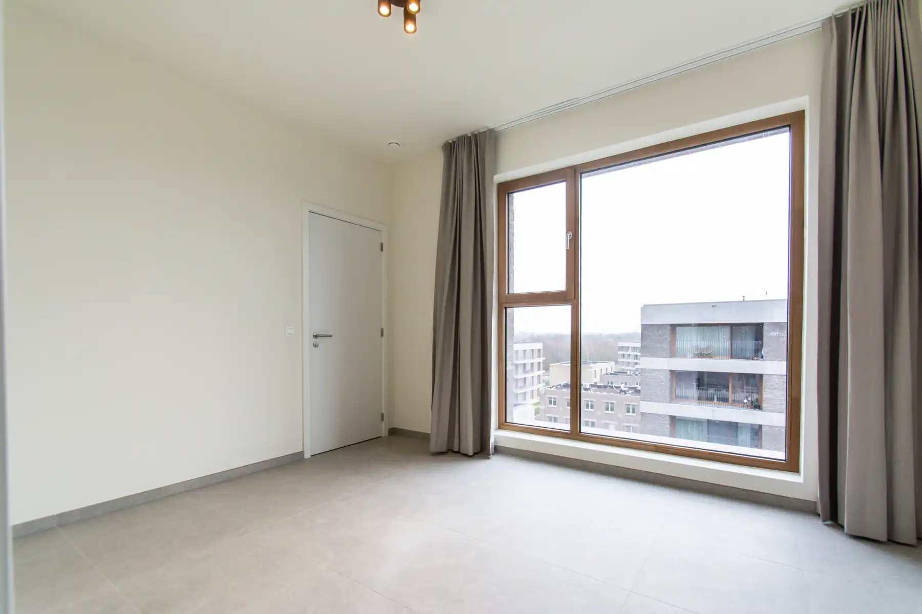 Rustig en comfortabel 2slpk appt. met zicht op park  foto 9