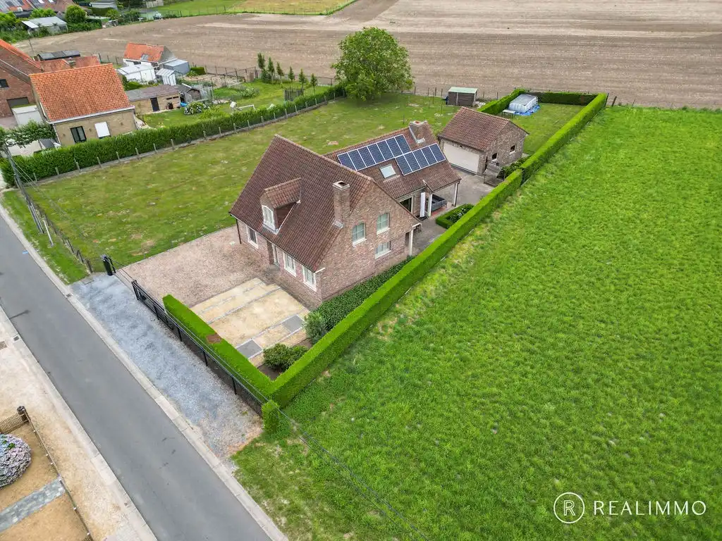 Ruime villa op 911m² in een rustige, groene omgeving te Sint-Eloois-Vijve foto 3