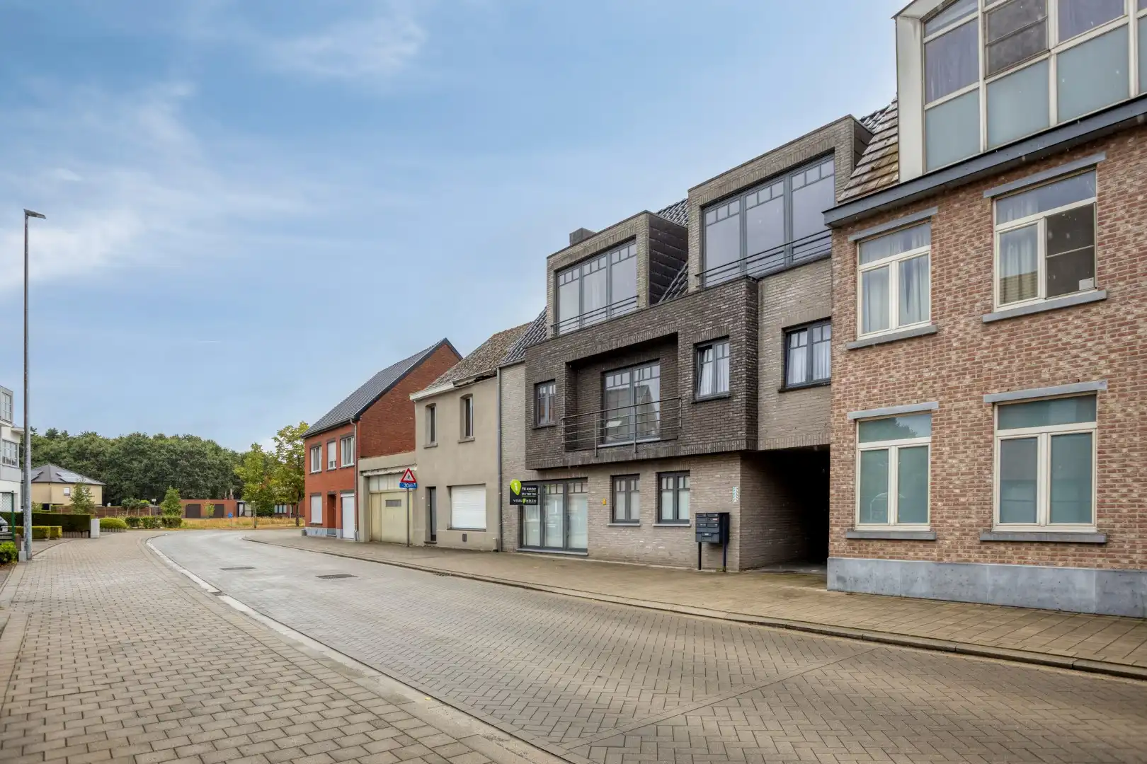 Instapklaar gelijkvloers appartement met 1 slpk, tuintje en autostaanplaats in het centrum ! foto 17