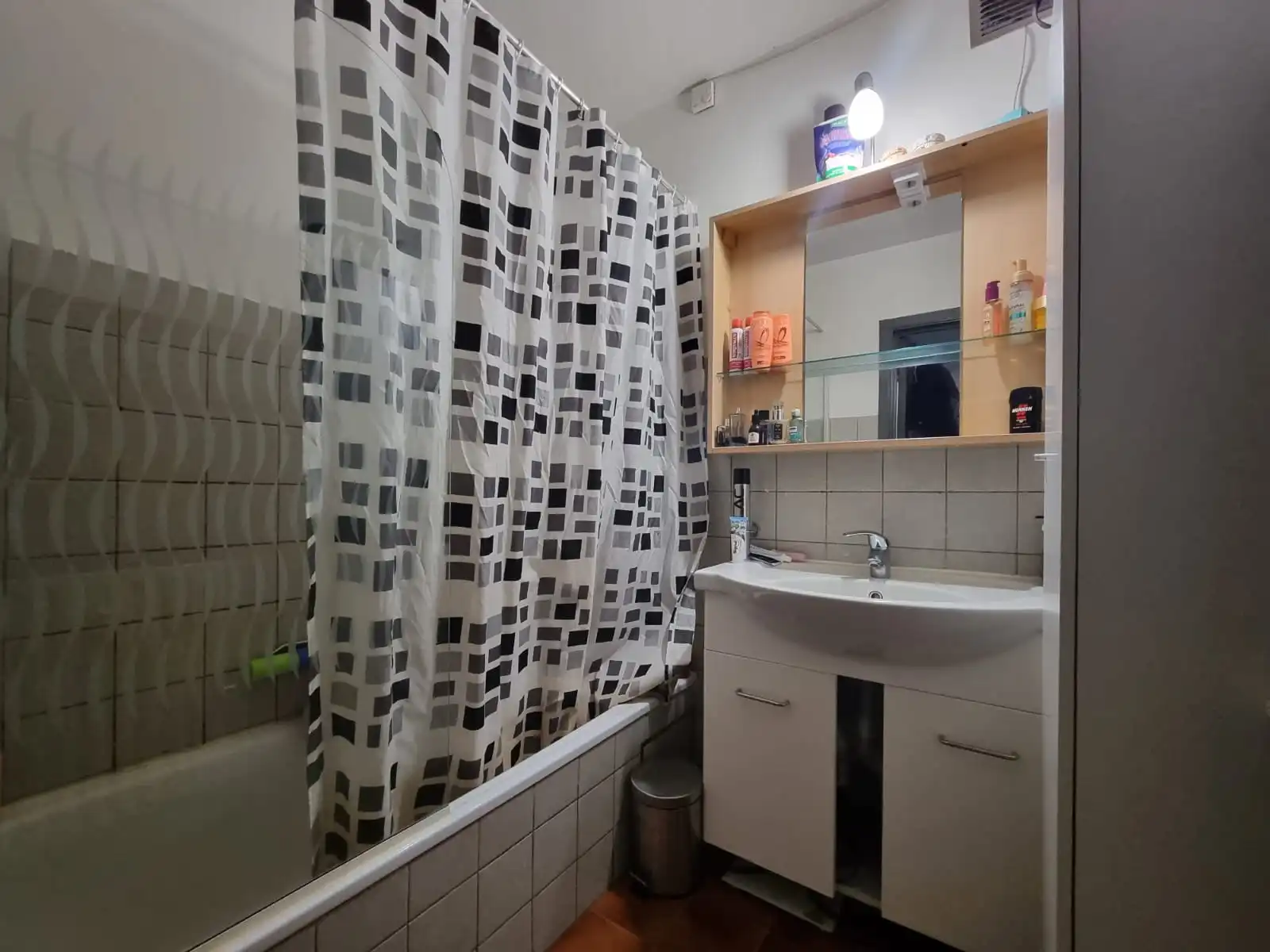 Gelijkvloers 2-slaapkamer app met tuin, staanplaats & garage foto 6