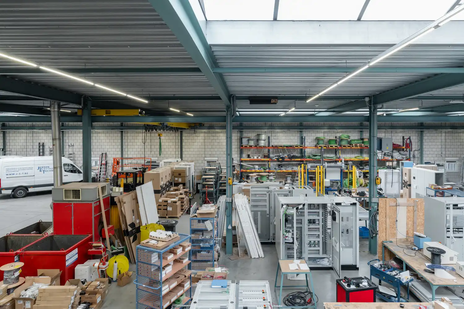 BEDRIJFSPAND MET CONCIERGEWONING foto 99