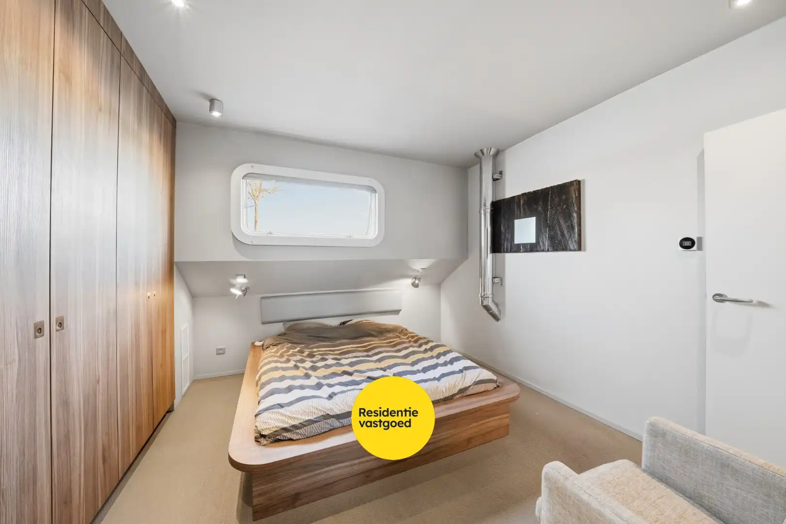 Unieke woonboot met B&B en vergunde ligplaats in Plassendale foto 15