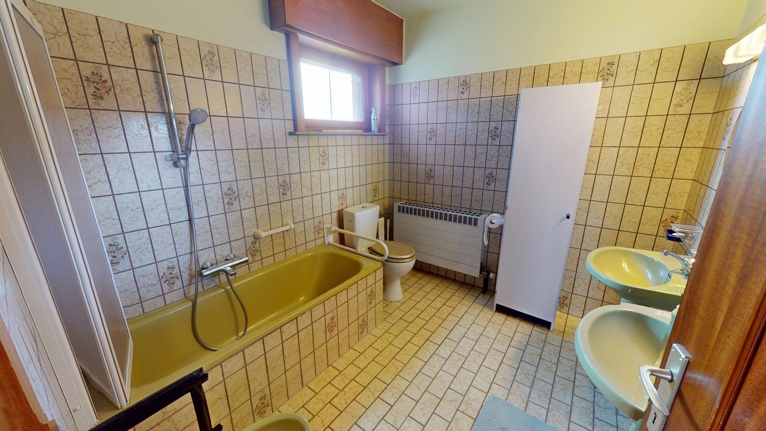 🏡 TE KOOP – Op te frissen woning met prachtig uitzicht nabij centrum Zingem! 🌳 foto 10