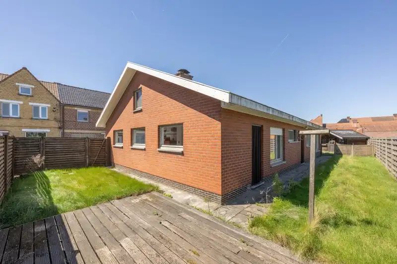Alleenstaande gelijkvloerse woning met tuin, 3 slaapkamers en inpandige garage centrum wakken TE KOOP foto 19