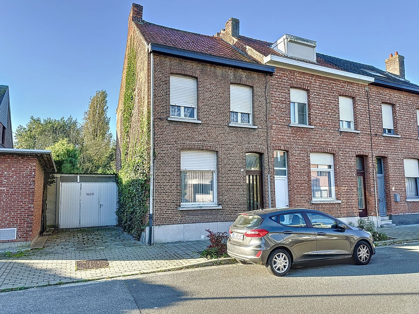 Centraal gelegen woning op mooi perceel foto 8