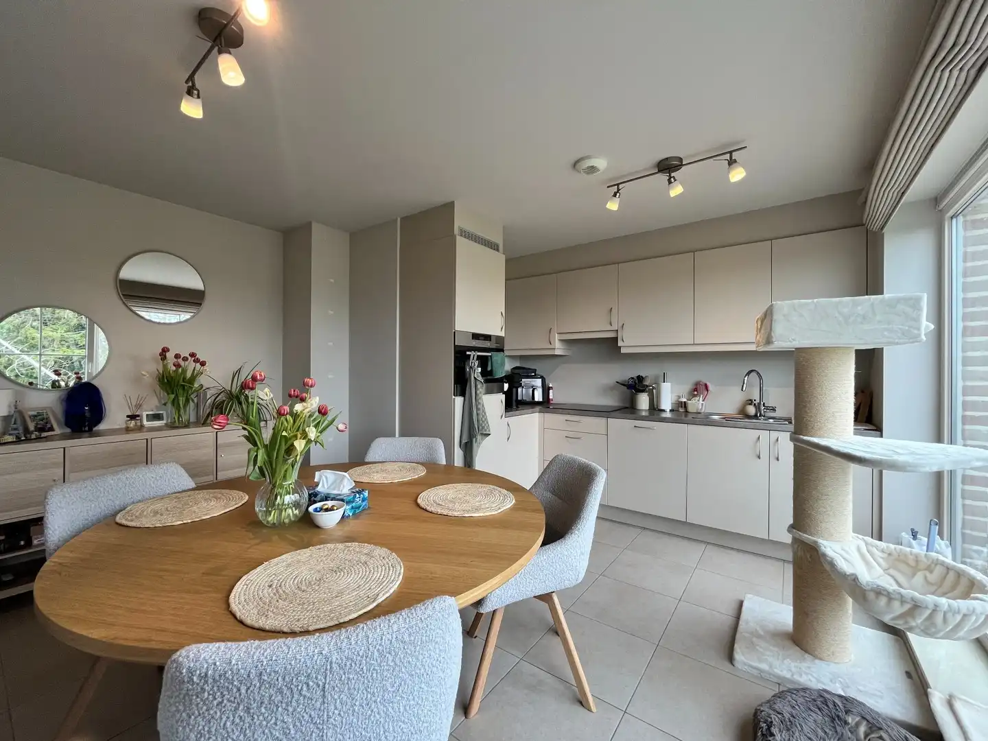 Ruim appartement met 2 slaapkamers en staanplaats te huur! foto 6