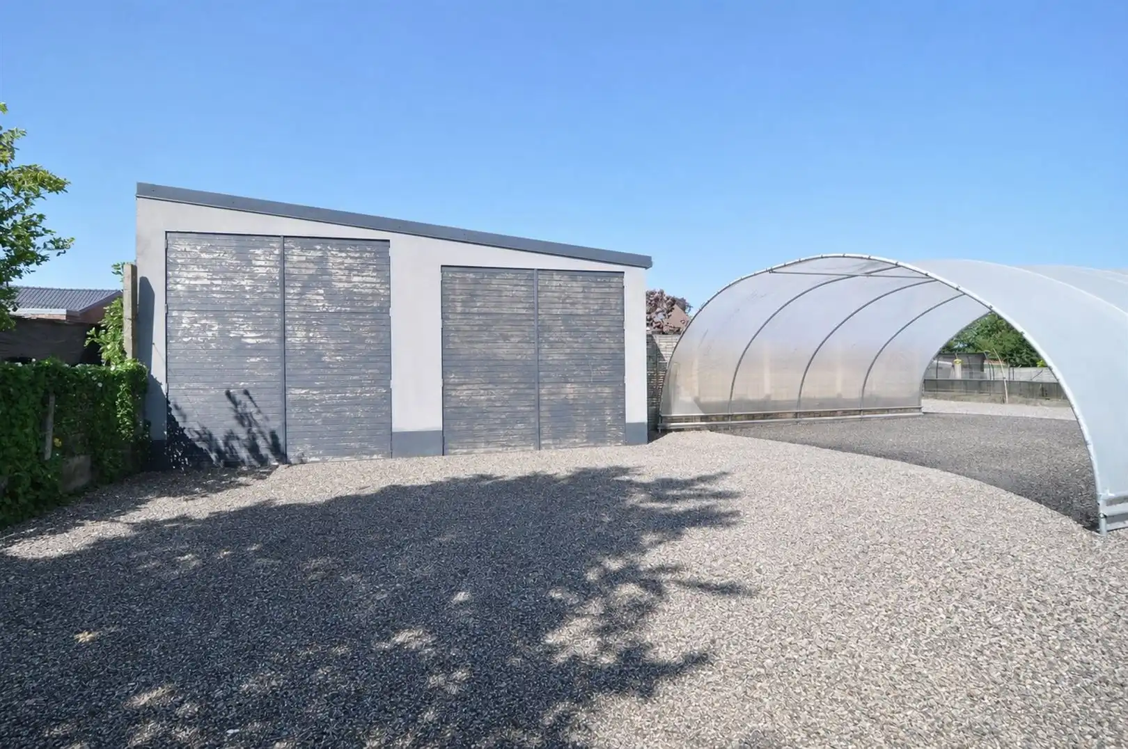 Vergunde opslag- en werkhal 150 m² foto {{pictureIndex}}