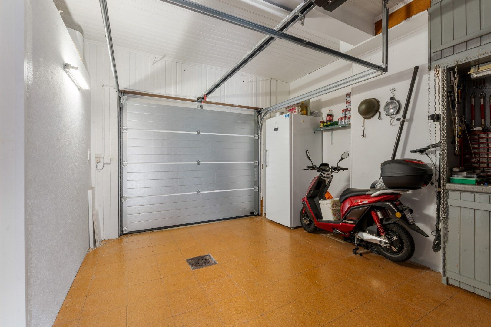 Brede rijwoning met garage en zuidgerichte tuin in centrum Heist foto 10