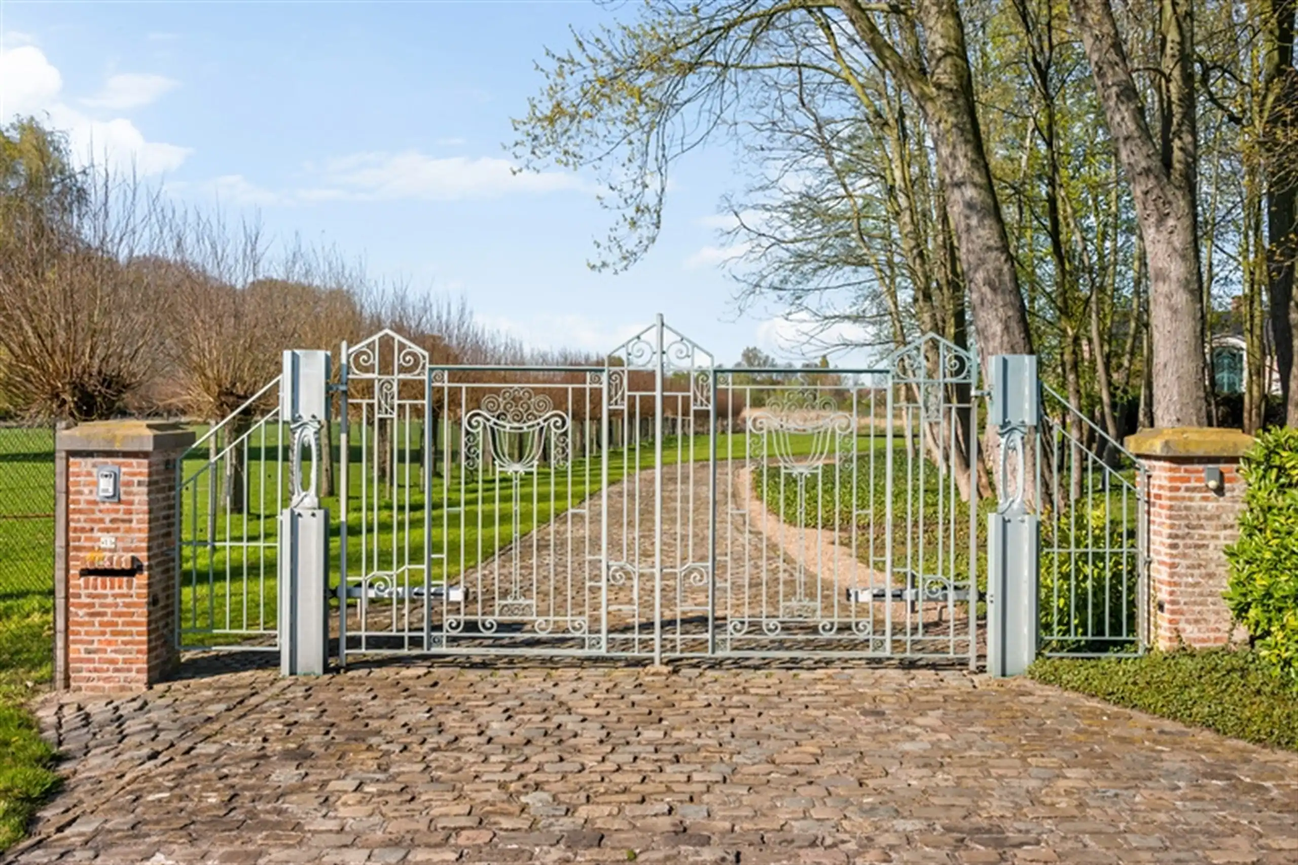 Exclusieve villa met bos, zicht  en  unieke geschiedenis! foto 4