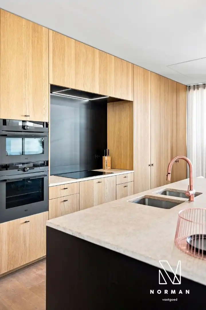 Bedrijfswoning op 1186 m² met luxueuze woonst. foto 13