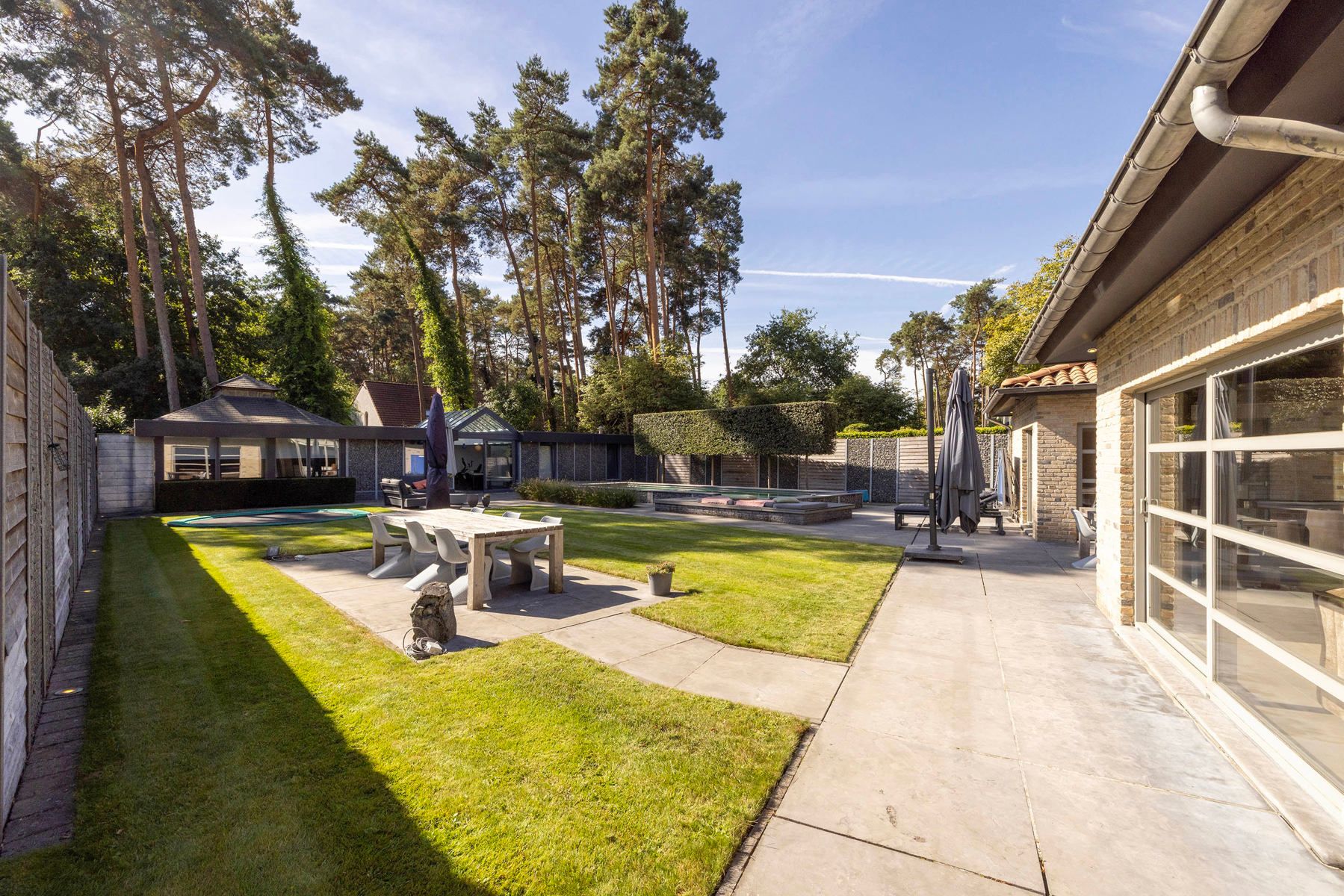 Laagbouwvilla met 3 slpk, 2 bdk, zwembad en poolhouse foto 2