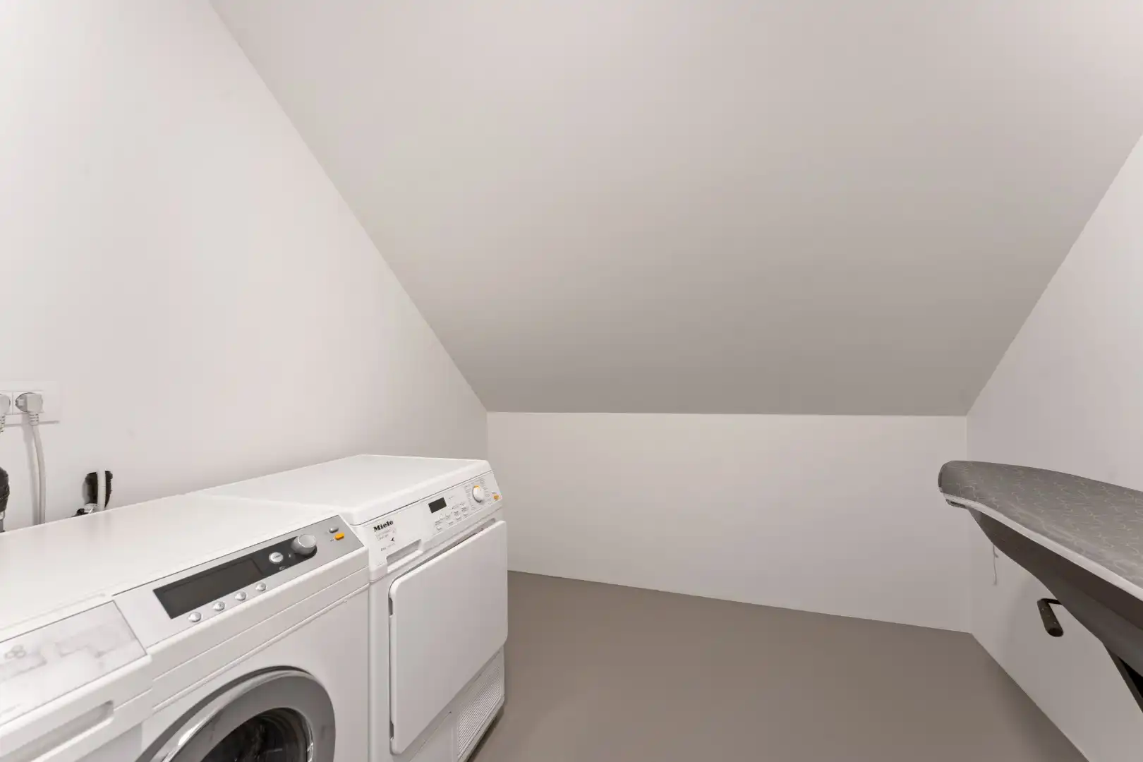 Luxueus afgewerkte penthouse te huur in het hart van Brugge! foto 9