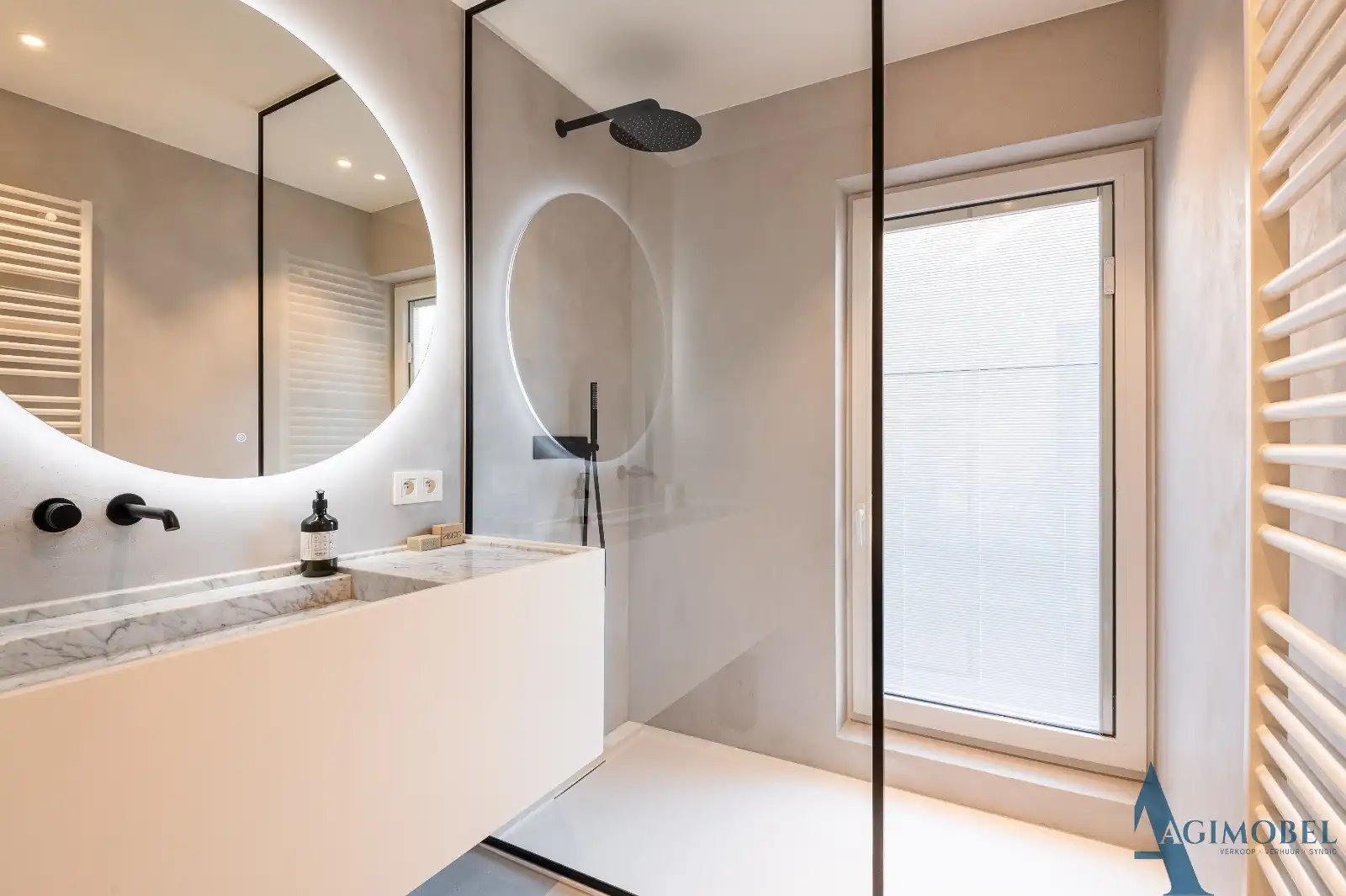 Uniek 2 slaapkamer - appartement met zeezicht en verfijnde architecturale touch. Vlakbij de Zeedijk. foto 10