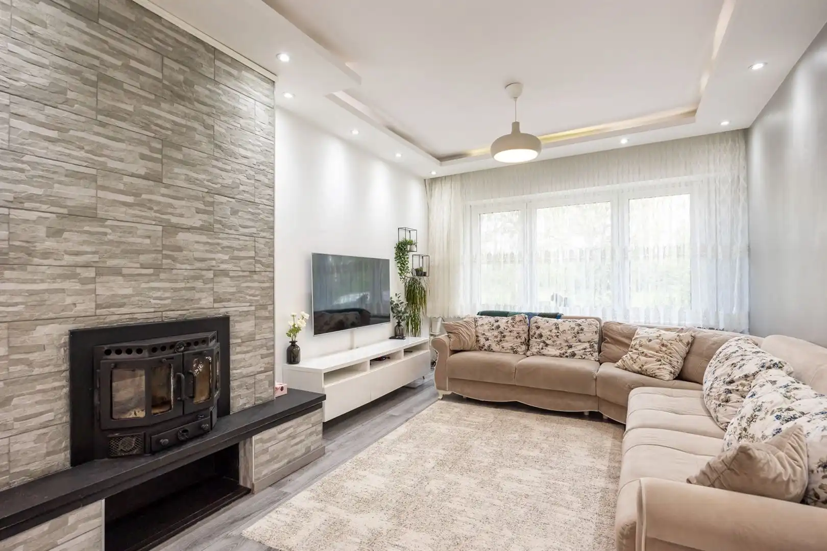 Compact comfort met zonnige tuin in Merksem

 foto 3