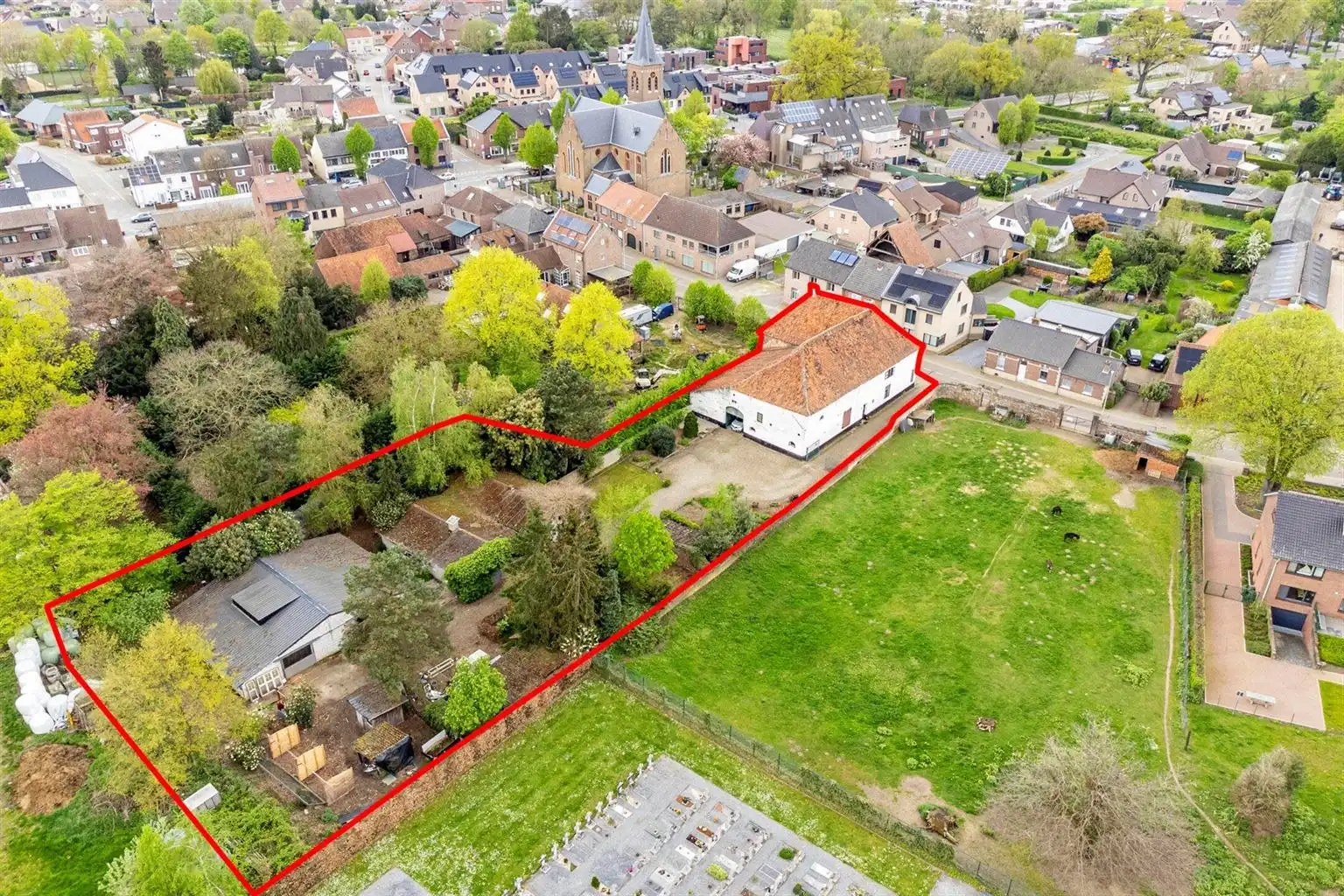 Prachtige 18e-eeuwse hoeve in Maasstijl gelegen in de dorpskern van Ophoven op een perceel van 27a50ca, genaamd "Huize Reynders".  foto 38