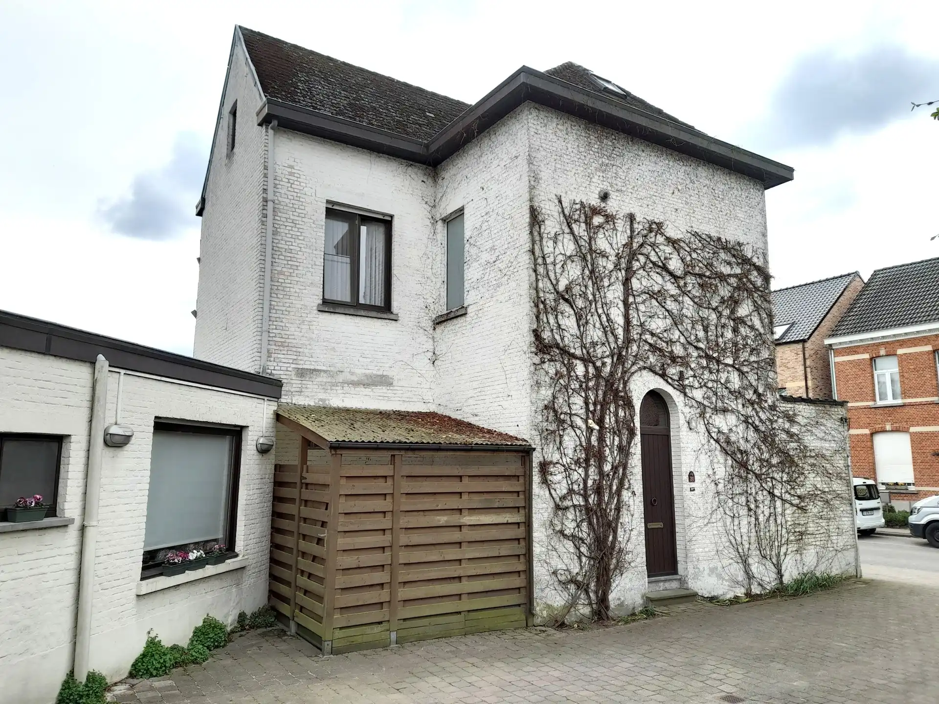 Handelspand met woonhuis en tuintje foto 3