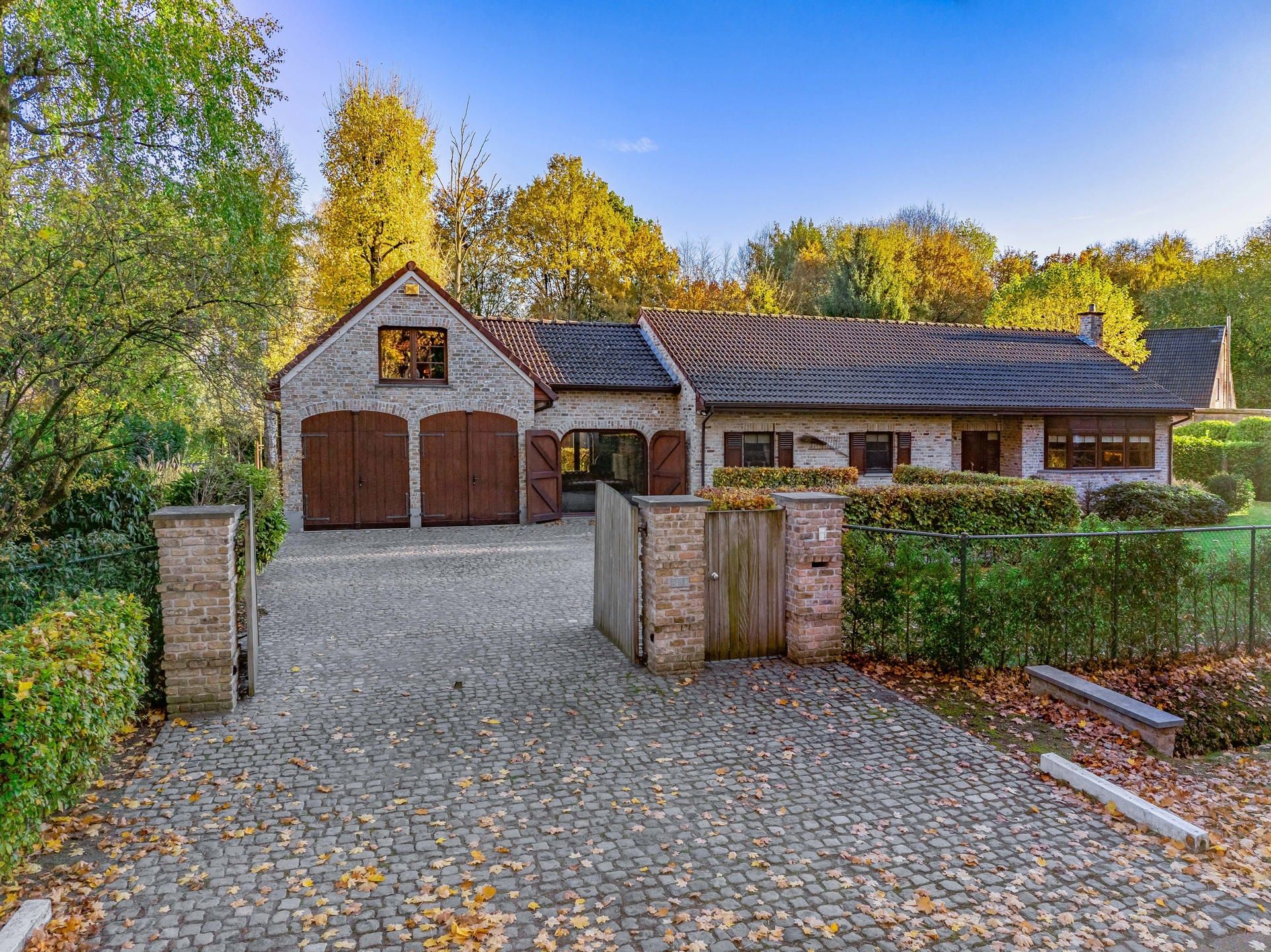 Landhuis met gelijkvloers wonen in groen Schilde foto {{pictureIndex}}