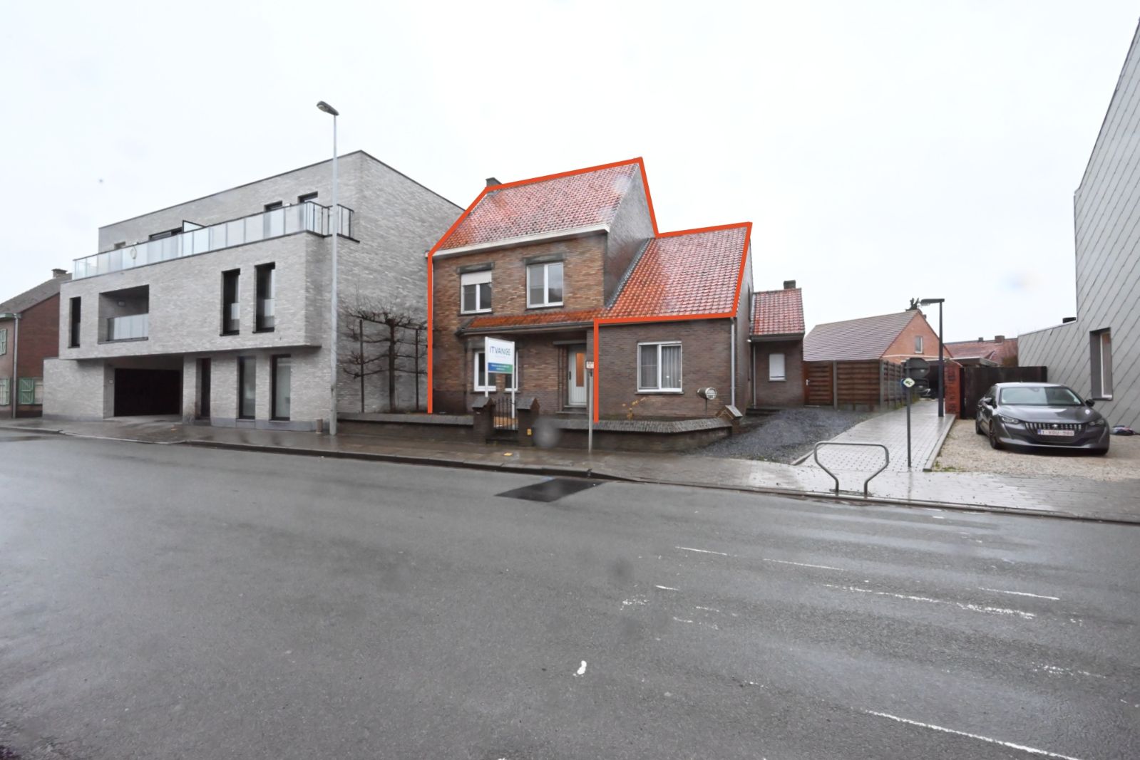 Ruime gezinswoning met 4 slaapkamers in het hartje van Staden! foto {{pictureIndex}}