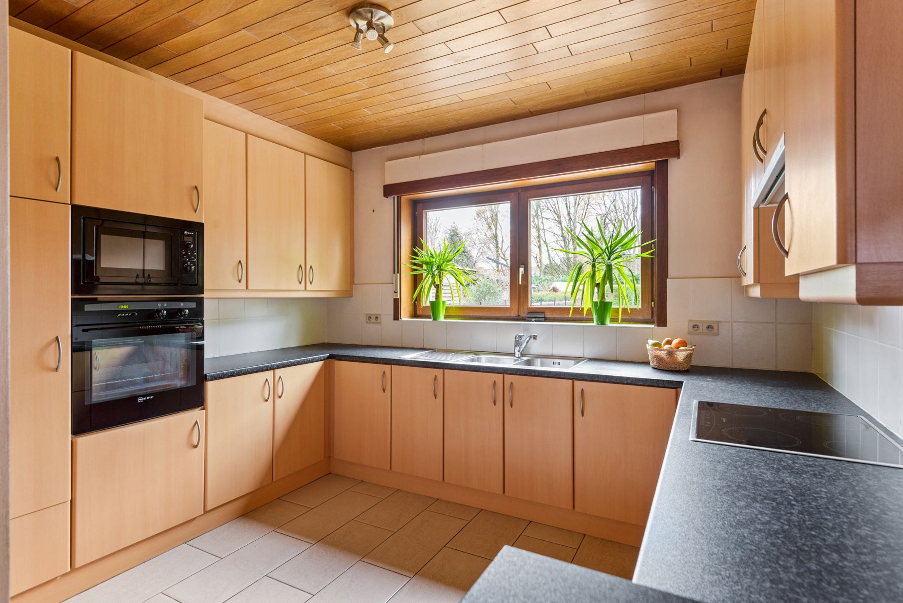 Kom de ruimte ontdekken in en achter deze halfopen bebouwing foto 10