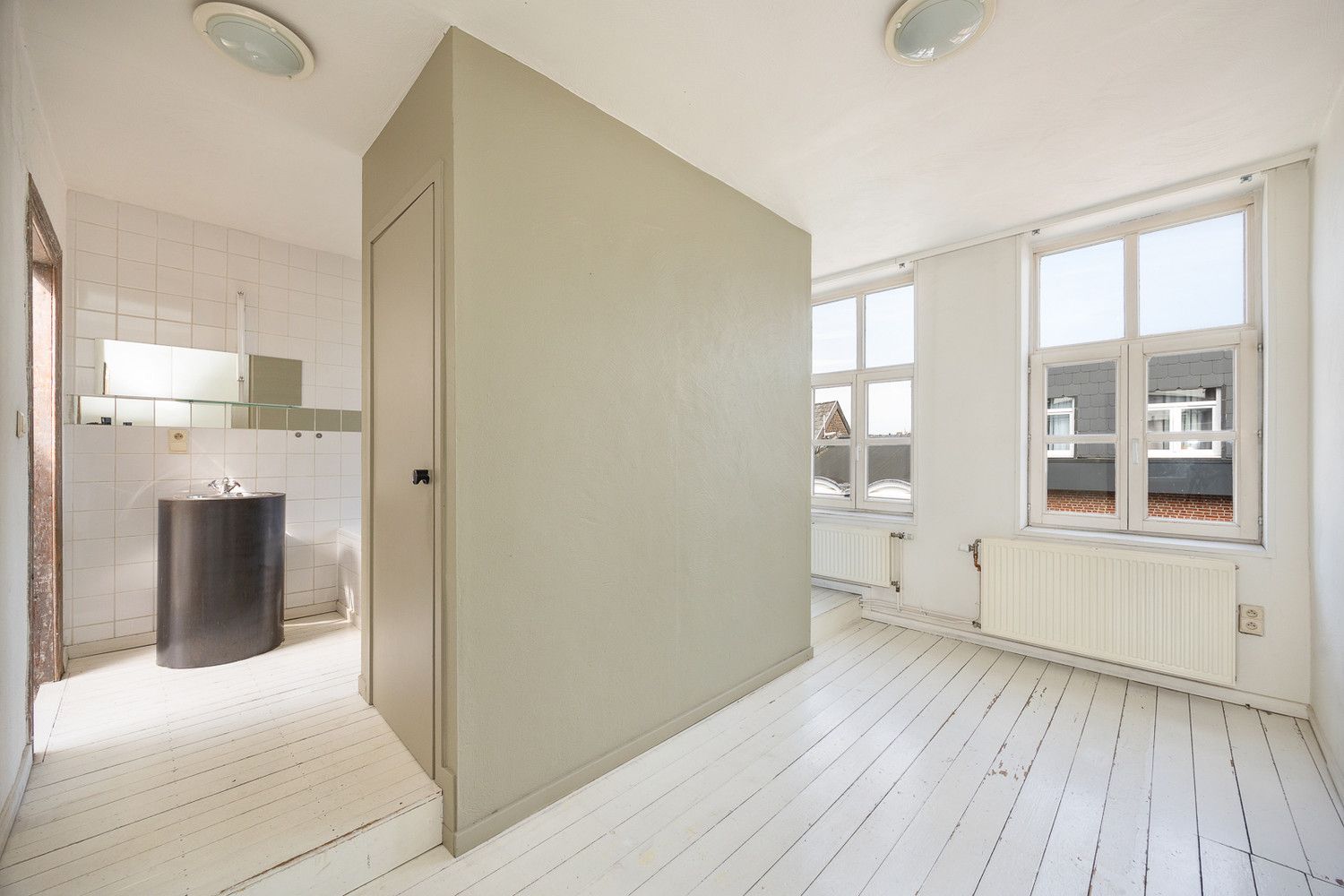 Te renoveren burgerwoning met ruime garage te Antwerpen-centrum foto 11