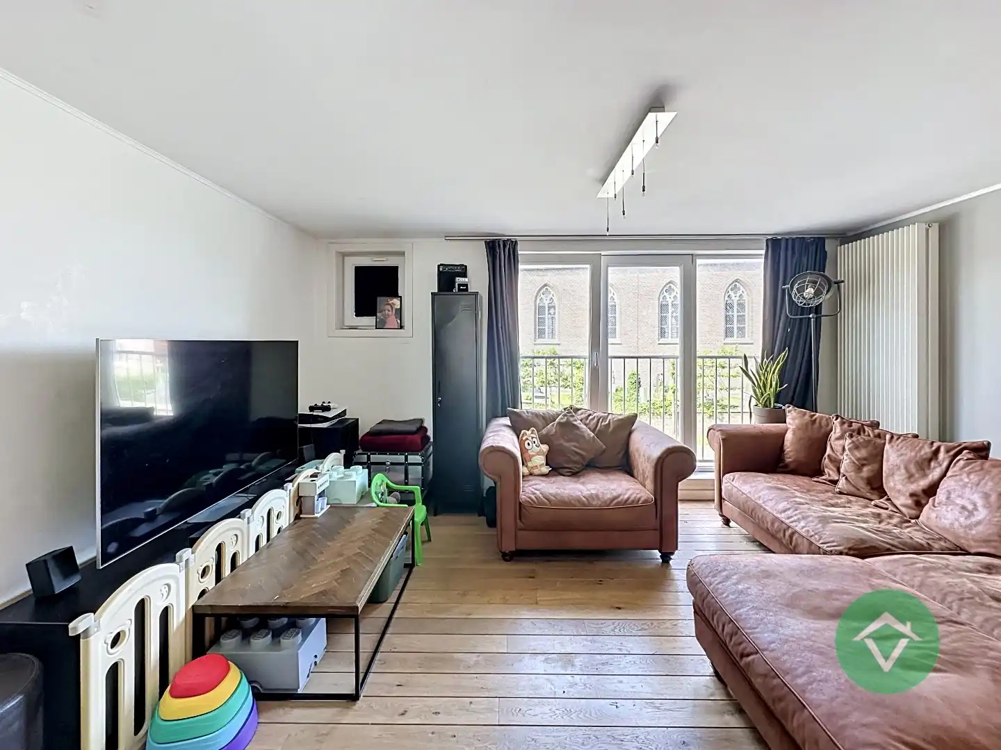 Instapklare gezinswoning met drie slaapkamers te huur in het centrum van Moere foto 3