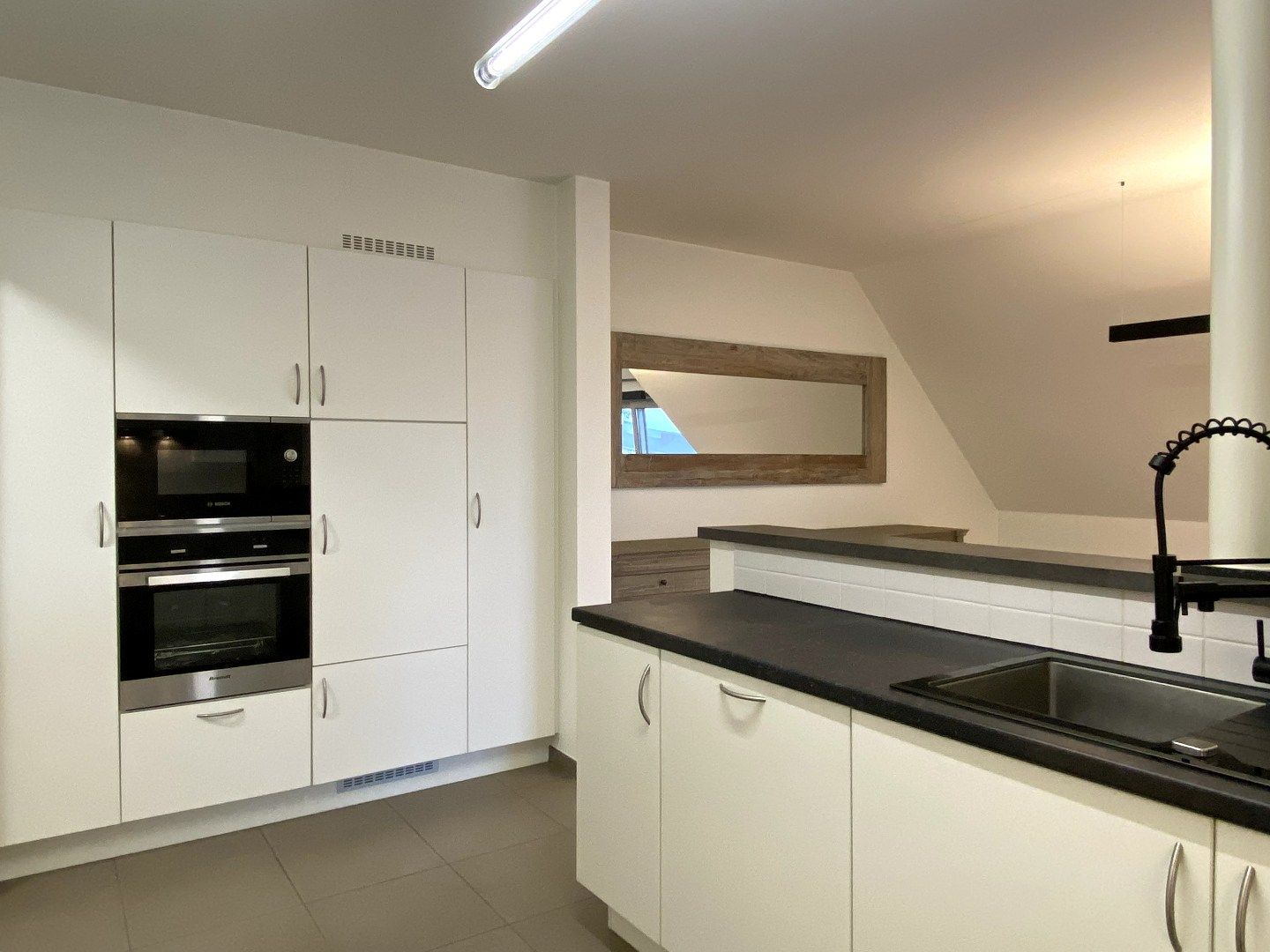 INSTAPKLAAR DAKAPPARTEMENT MET 2 SLPKS | TERRAS EN GARAGE foto 5