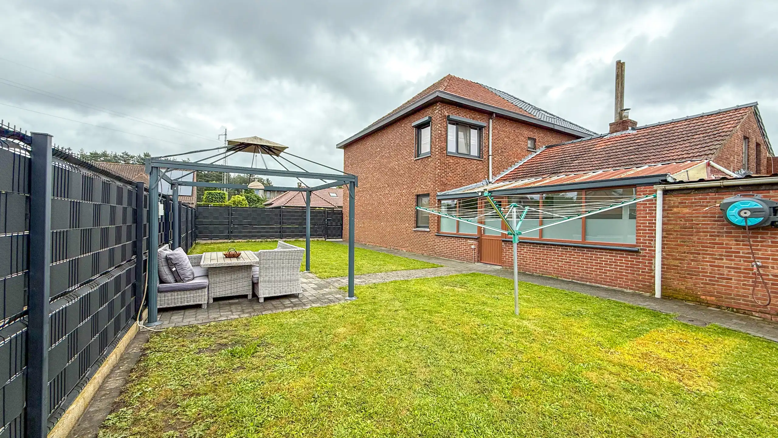 Halfopen woning met tuin en dubbele garage in H-Z! foto 18
