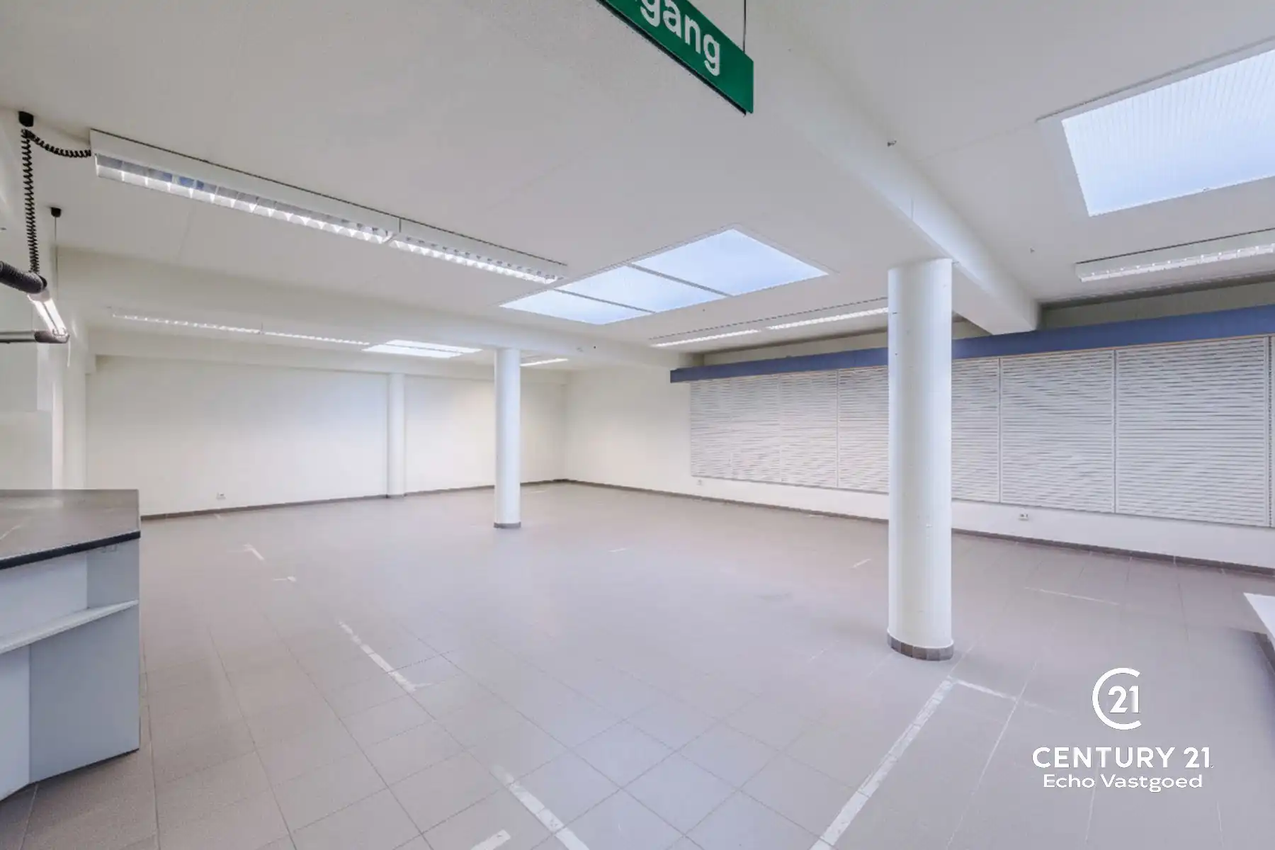 Topgelegen handelspand met magazijn en privatieve parking foto 2