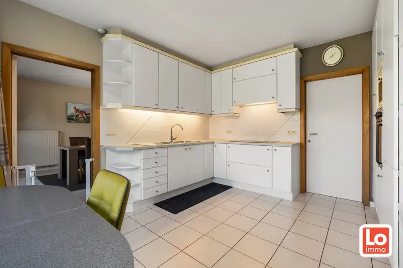 Instap klare halfopen woning met gezellige stadstuin nabij het centrum van Oostakker! foto 9