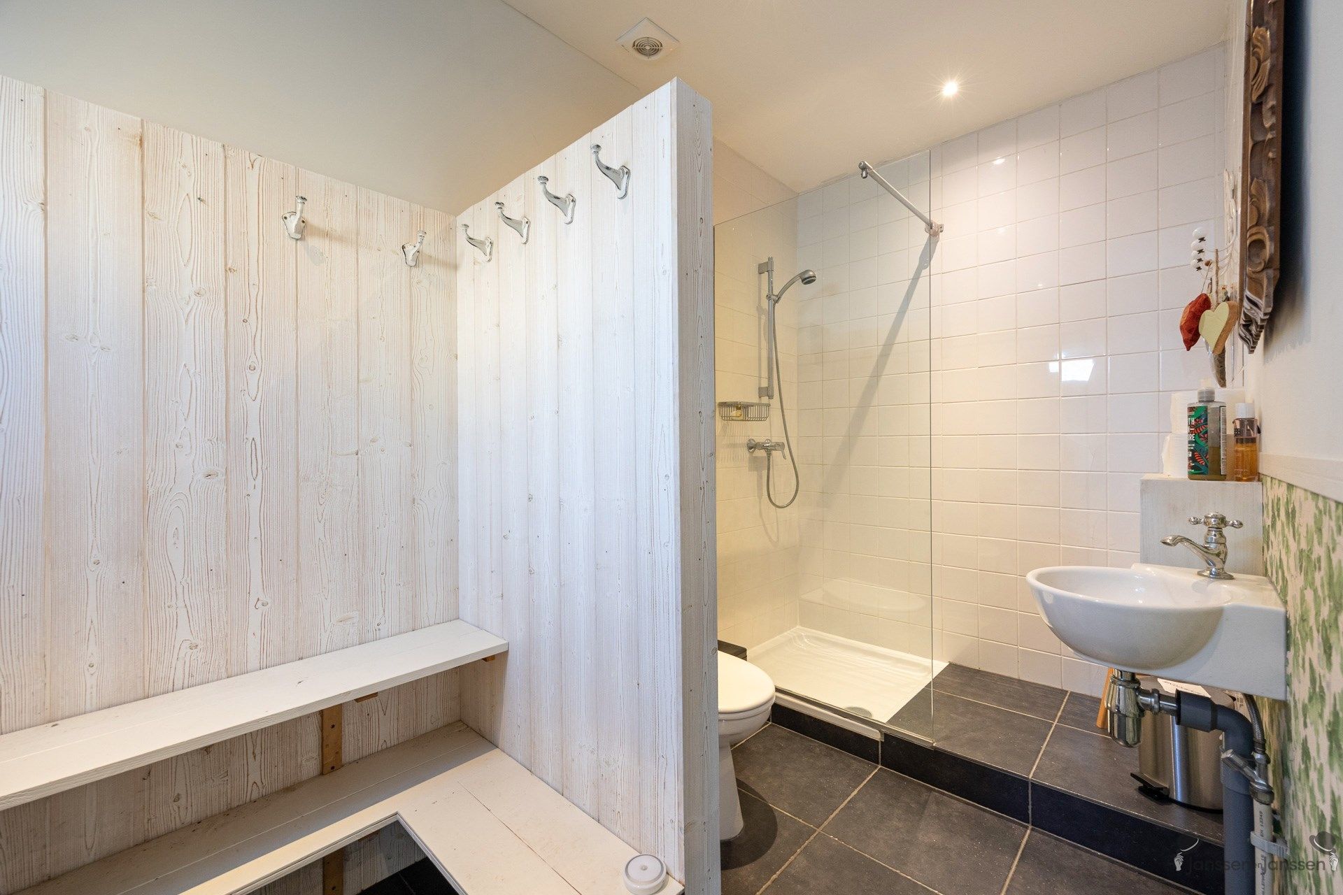 Charmante halfopen woning met 3 slaapkamers foto 11