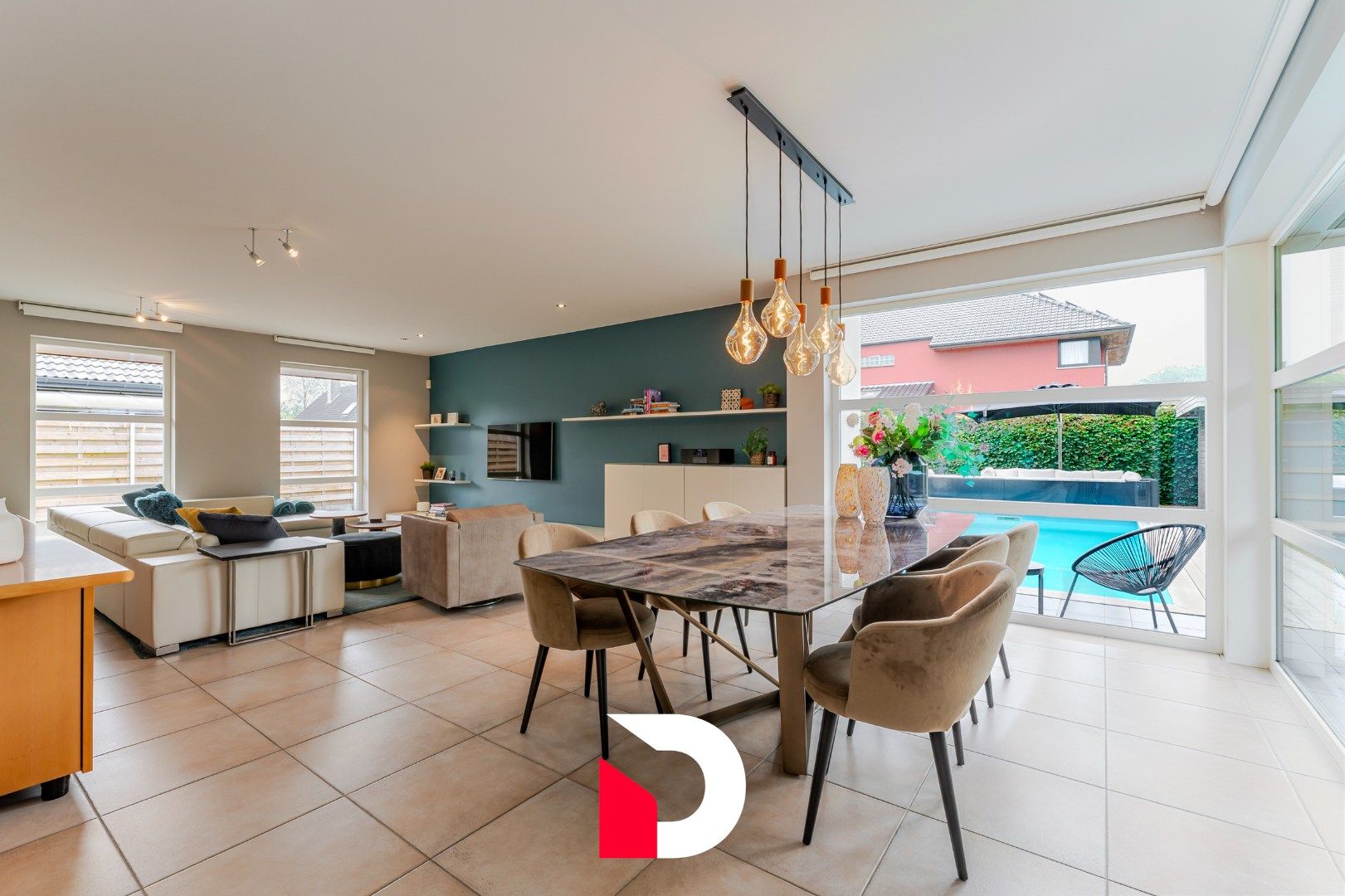 Vrijstaande woning met zwembad op een beheersbaar perceel met 4 slk.'ers  in kindvriendelijke woonwijk. foto 6