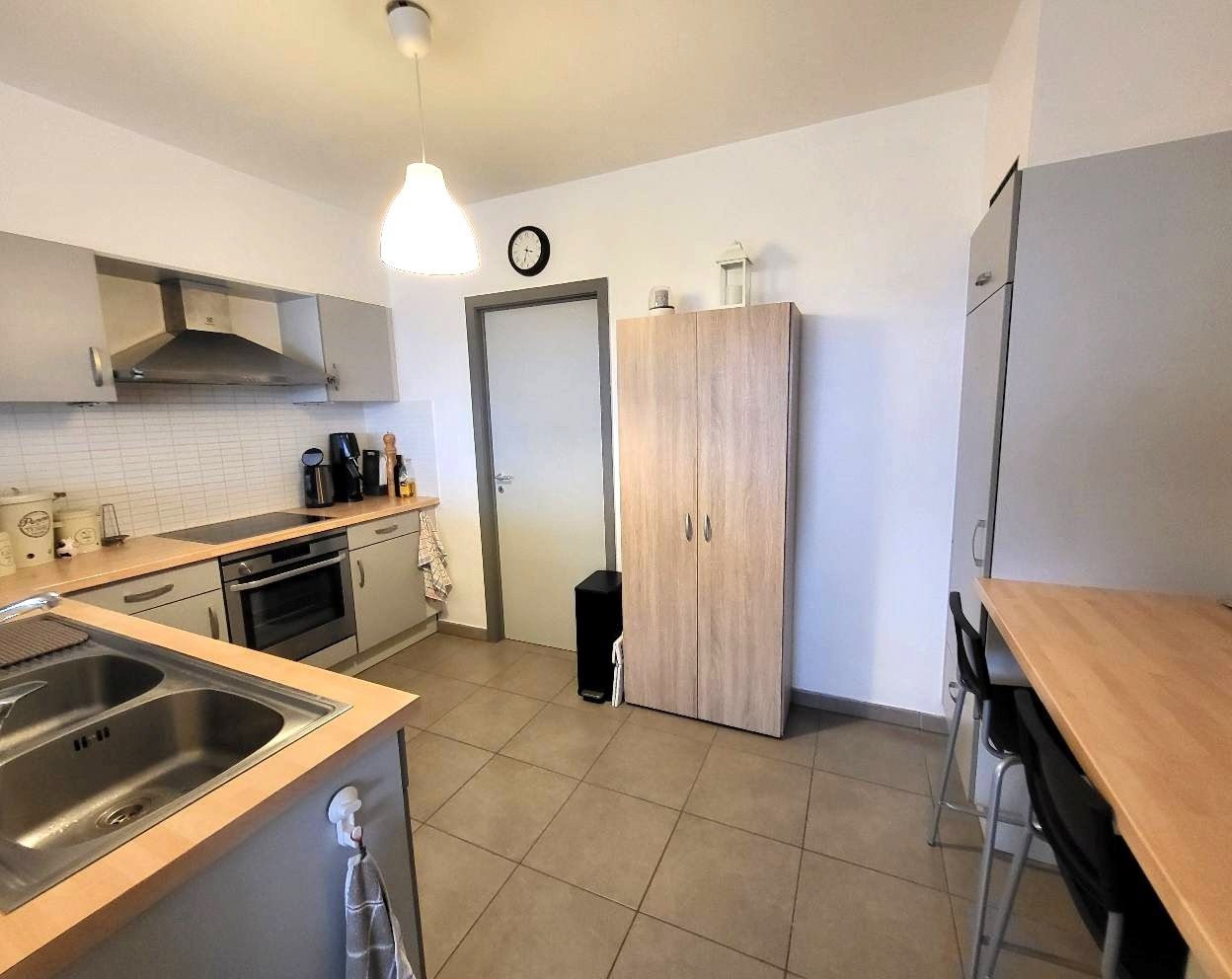 Schitterend appartement (3de verdieping) met ruim terras....buiten stadscentrum. foto 17