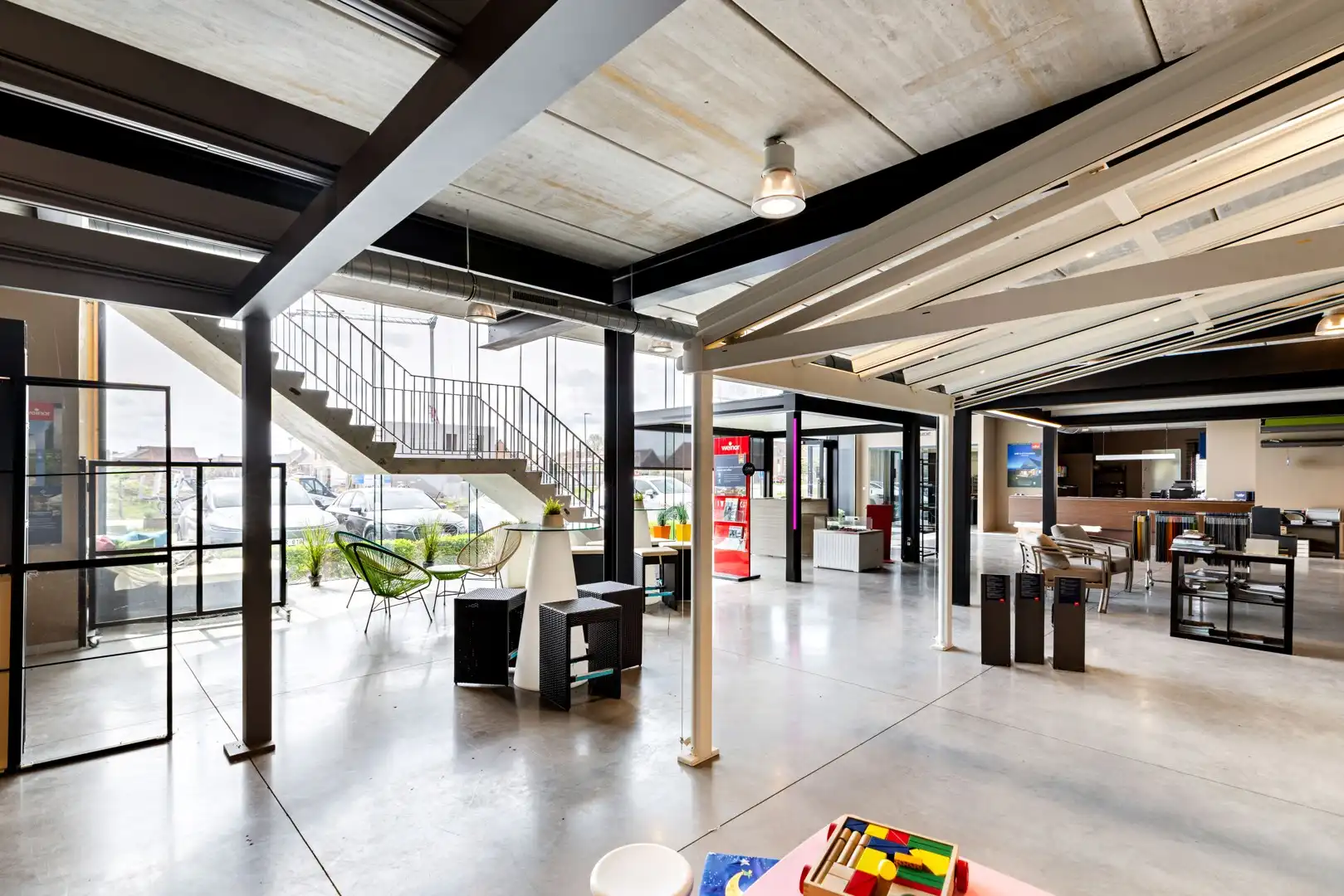 Polyvalent bedrijfsgebouw met woonst op strategische locatie te koop foto 5